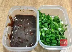 Illustration of how to spread brown sugar flour cake 4