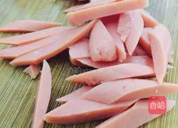 Illustration of how to make asparagus noodles 2