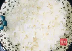 Illustration of how to make fried rice with sausages and vegetables 5