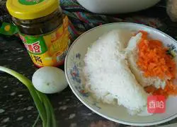 Illustration of how to make fried rice with bean paste and eggs 1