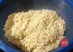 Illustration of how to make fried noodles with squid and shrimp 4