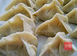 Illustration of how to make leek dumplings 8