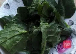 Illustration of how to make rainbow striped noodles 2