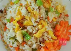 Illustration of how to make fried rice with fancy eggs 9
