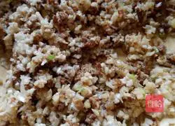 Illustration of how to make pork and lotus root stuffed buns 8