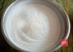 Illustration of how to make pork and green onion wontons 10