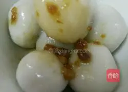 Illustration of making glutinous rice balls with red bean filling 8