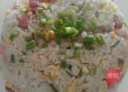 Illustration of how to make egg fried rice 8