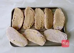 Illustration of how to make cheese black rice steamed bun slices 3