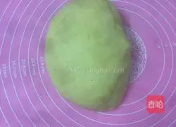 Illustration of how to make salty and crispy yam pancakes 4