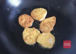 Illustration of how to make egg steamed buns 4