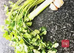 Illustration of how to make spicy and sour dumpling juice 1