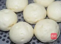 Illustration of how to make Longyou scallion steamed buns 1