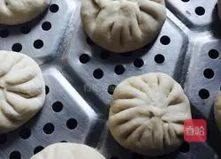 Illustration of how to make carrot meat buns 20