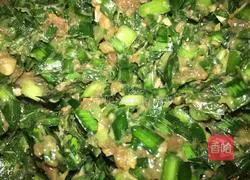 Illustration of how to make leek meat dumplings 4