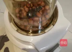 Illustration of how to make potato, green pepper and peanut sauce noodles 4