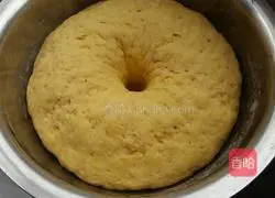 Illustration of how to make pumpkin buns 9