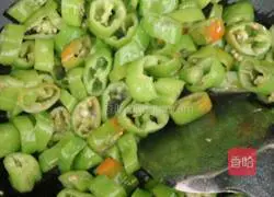 Illustration of how to make chili noodles 3