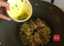 Illustration of how to make pan-fried leek and water chestnut dumplings 7