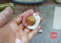 Illustration of making Yuhuashi glutinous rice balls 17