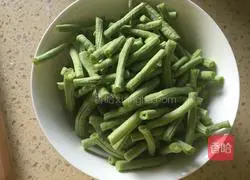 Illustration of how to make steamed beans and noodles 2