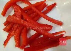 Illustration of how to make fried noodles with beans and shredded pork 4