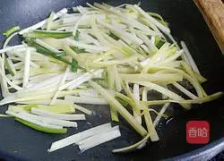 Illustration of how to make soy sauce fried noodles 6