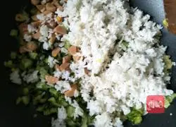 Cucumber Fried Rice Recipe Illustration 7