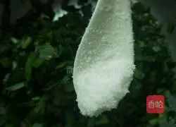 Illustration of how to make leek and egg dumplings 6