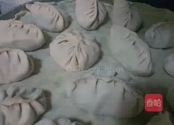 Illustration of how to make hot noodle kidney bean and pork buns 11