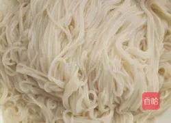 Illustration of how to make noodles with scallion oil 10