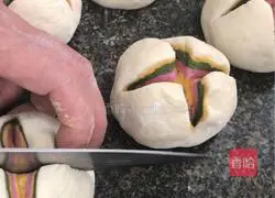 Illustration of how to make flowering steamed buns 9