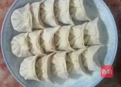 Illustration of how to make carrot and fungus dumplings 3