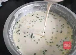 Illustration of how to make shredded potato pancakes 3