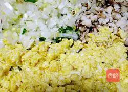 Illustration of how to make vegetarian dumpling fillings 6