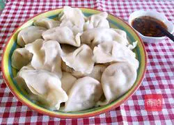 Illustration of how to make dumplings stuffed with pork and green pepper 16