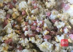 Illustration of how to make ham, sausage and egg fried rice 5