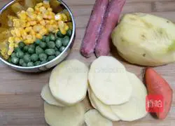 Illustration of how to make pastoral potato cakes 1