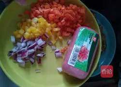 Illustration of how to make mixed fried rice 1