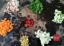 Illustration of how to make curry beef sauce and egg fried rice 4