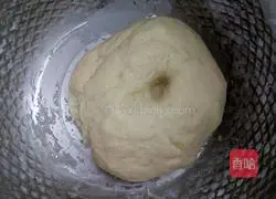 红豆Illustration of how to make milk-flavored steamed buns 3