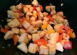 Illustration of how to make fried steamed buns with eggs 6