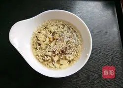 Illustration of homemade dumpling dipping sauce (with chili oil making method) 11