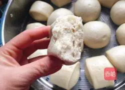 Illustration of how to make brown sugar steamed buns 16