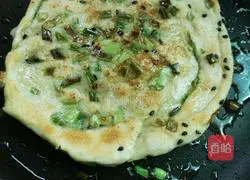 Illustration of how to make scallion pancakes 13