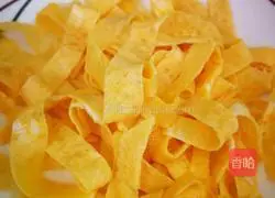 Wood fungus, carrot and bacon Illustration of braised noodles 1