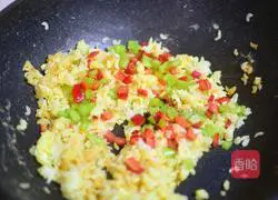 Illustration of how to make fried rice with colored pepper and eggs 7