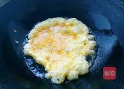 Illustration of how to make soy sauce fried rice 3