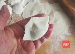 Illustration of how to make beef and celery dumplings 13