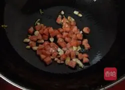 Illustration of how to make golden fried steamed buns 4